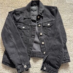 Zara Black Denim Jacket

Size-M 
Condition- Never worn